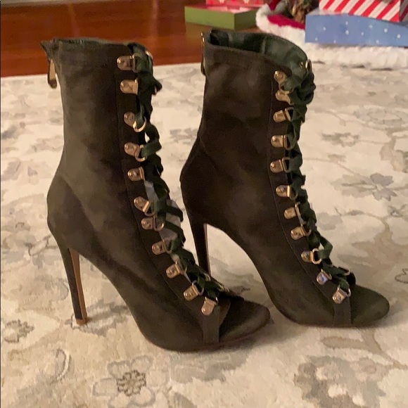 Cape Robbin - Picture 2 of 4